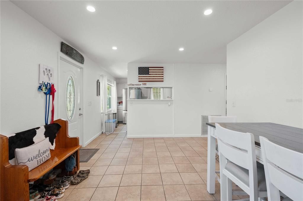 For Sale: $249,900 (2 beds, 1 baths, 1094 Square Feet)
