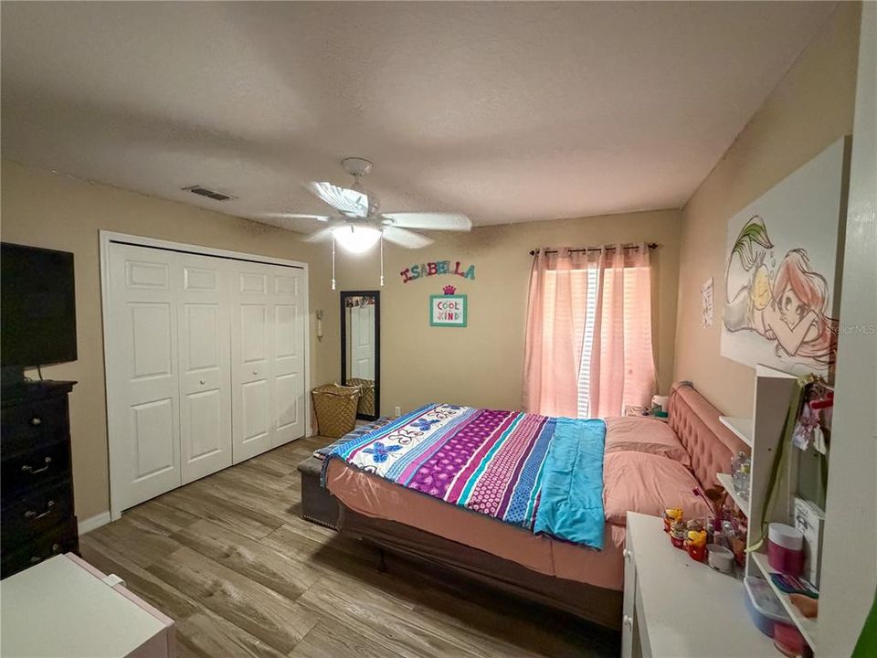 For Sale: $389,900 (4 beds, 3 baths, 1982 Square Feet)