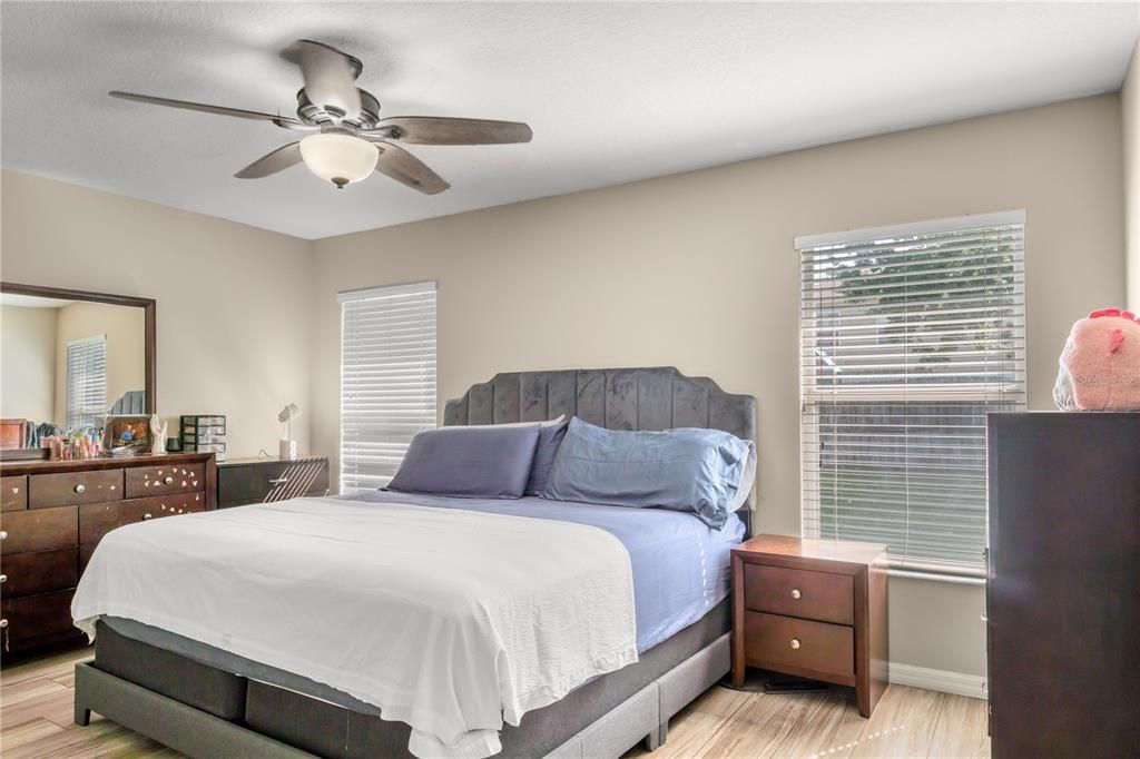 For Sale: $389,900 (4 beds, 3 baths, 1982 Square Feet)