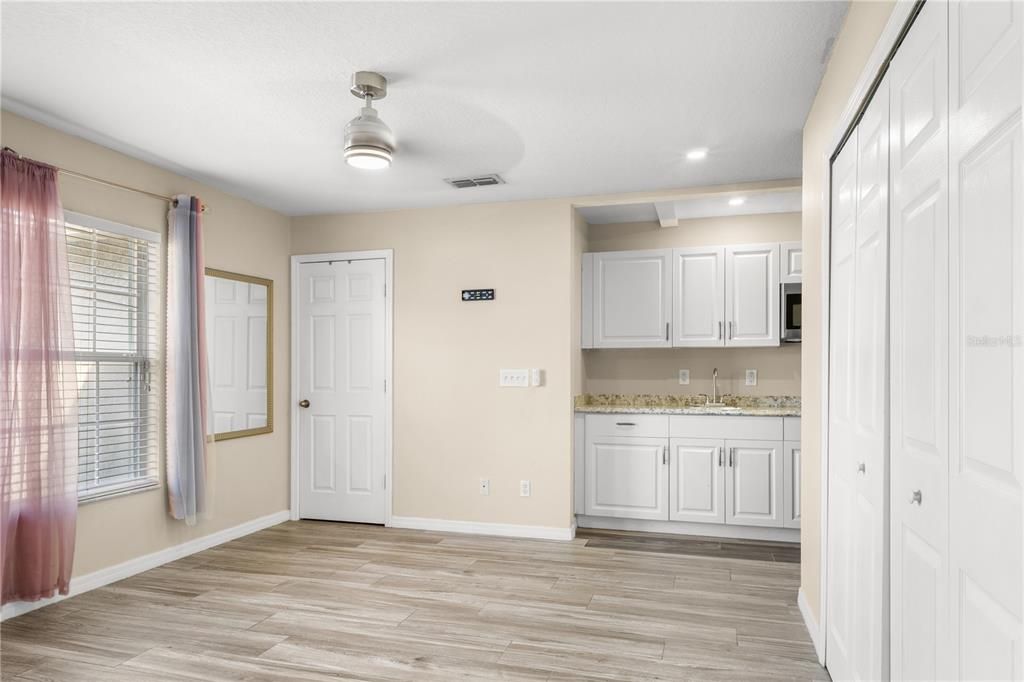 For Sale: $389,900 (4 beds, 3 baths, 1982 Square Feet)