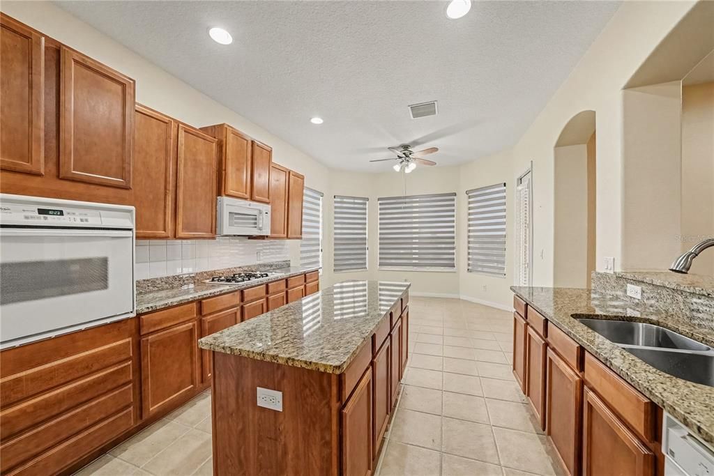 For Sale: $515,000 (4 beds, 3 baths, 2832 Square Feet)