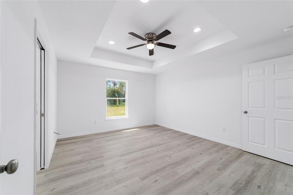 En Venta: $299,900 (4 camas, 2 baños, 1715 Pies cuadrados)