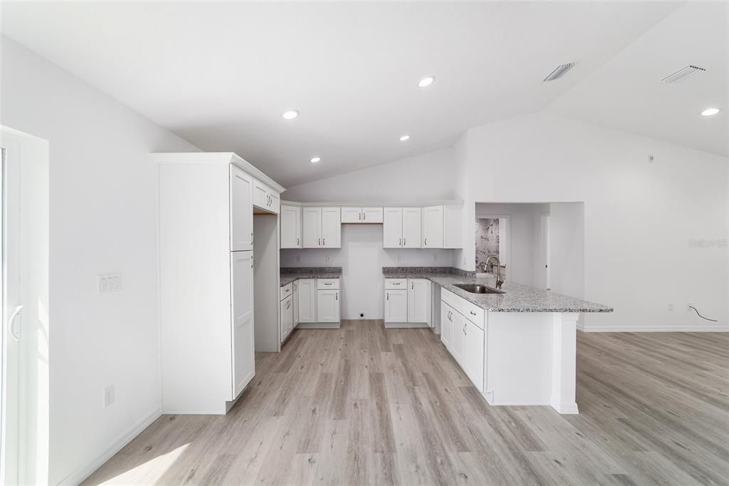 En Venta: $299,900 (4 camas, 2 baños, 1715 Pies cuadrados)