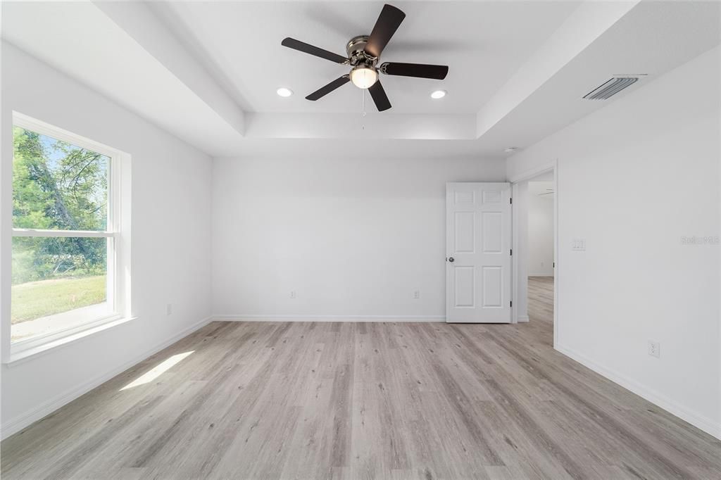 En Venta: $299,900 (4 camas, 2 baños, 1715 Pies cuadrados)