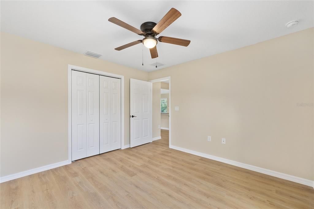 En Venta: $299,900 (4 camas, 2 baños, 1715 Pies cuadrados)