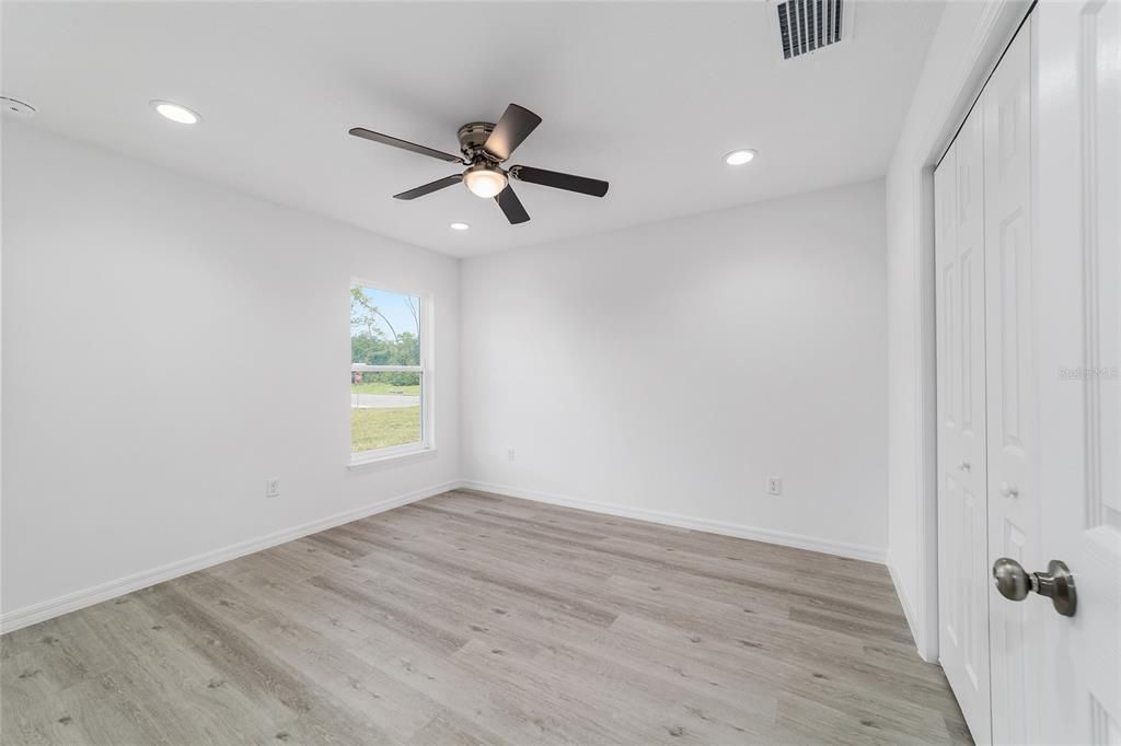 En Venta: $299,900 (4 camas, 2 baños, 1715 Pies cuadrados)