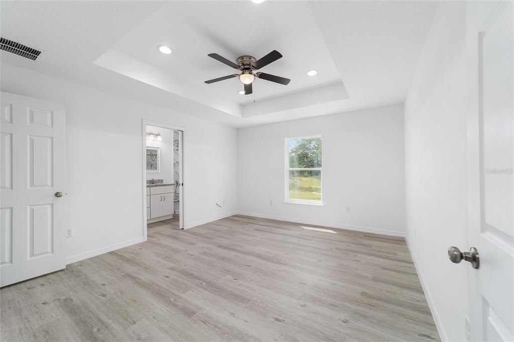 En Venta: $299,900 (4 camas, 2 baños, 1715 Pies cuadrados)