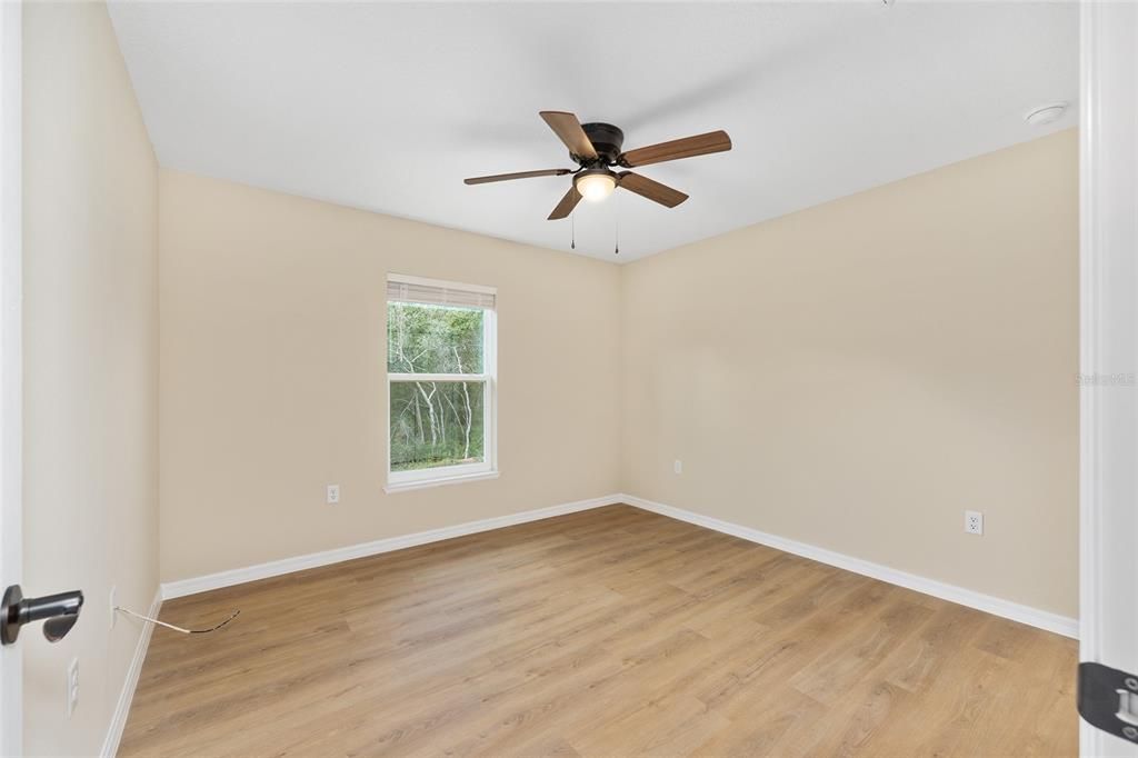 En Venta: $299,900 (4 camas, 2 baños, 1715 Pies cuadrados)