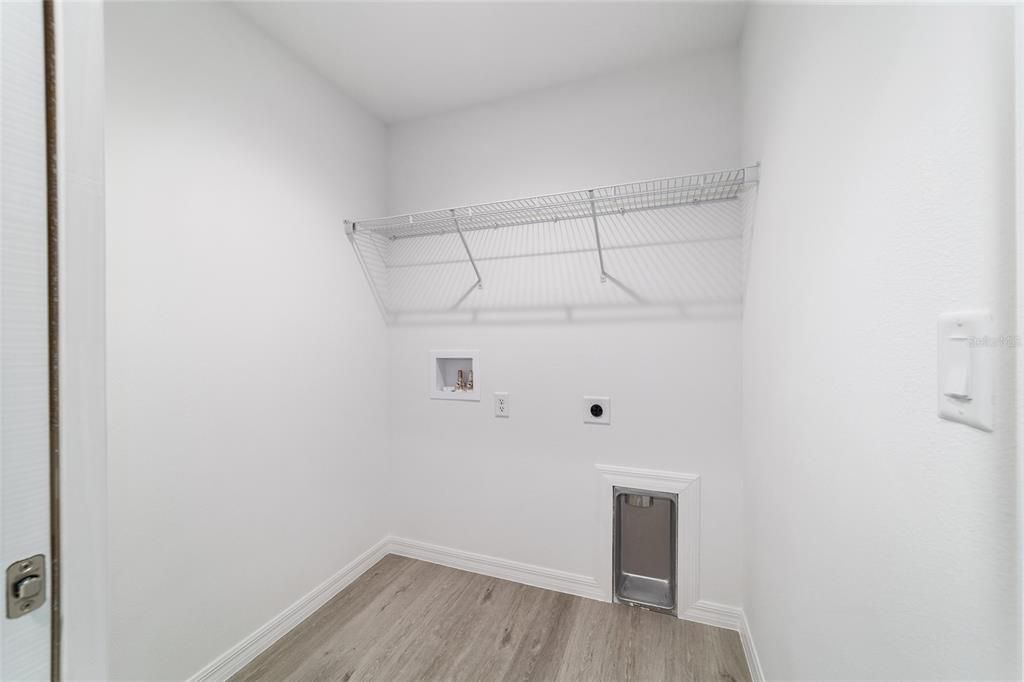 En Venta: $299,900 (4 camas, 2 baños, 1715 Pies cuadrados)