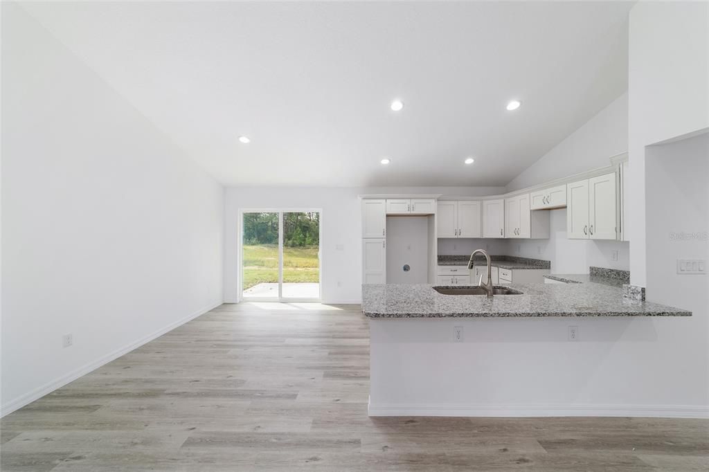 En Venta: $299,900 (4 camas, 2 baños, 1715 Pies cuadrados)