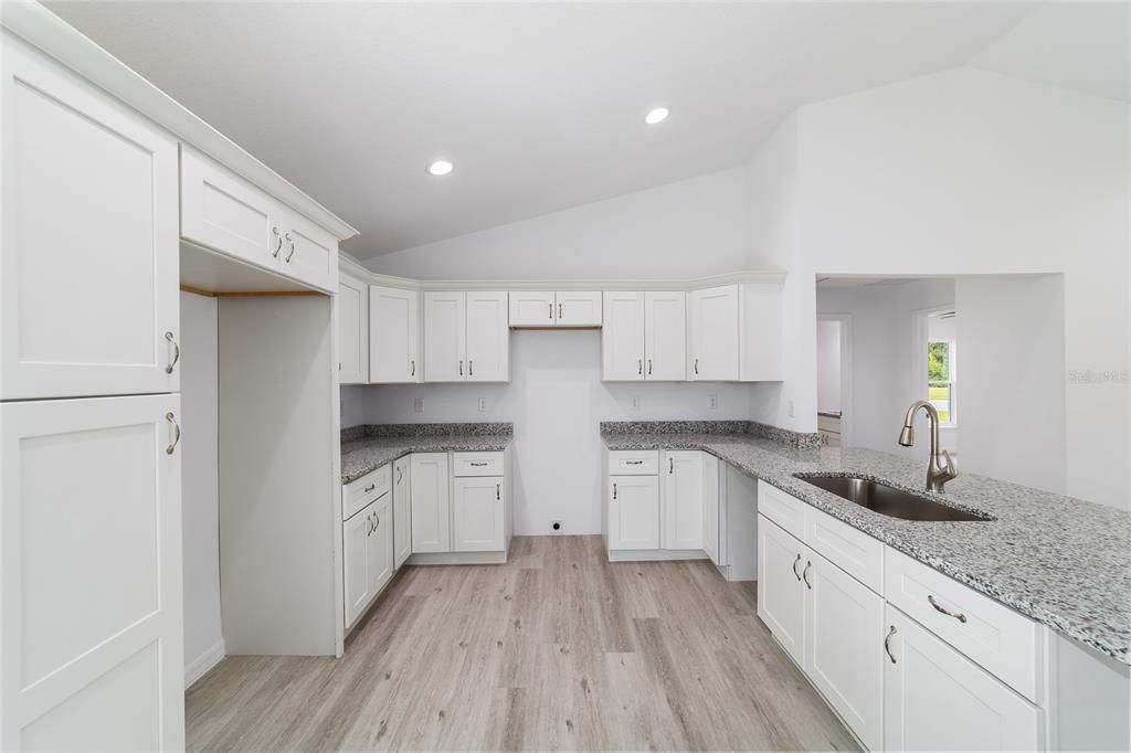 En Venta: $299,900 (4 camas, 2 baños, 1715 Pies cuadrados)