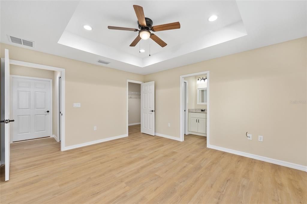 En Venta: $299,900 (4 camas, 2 baños, 1715 Pies cuadrados)