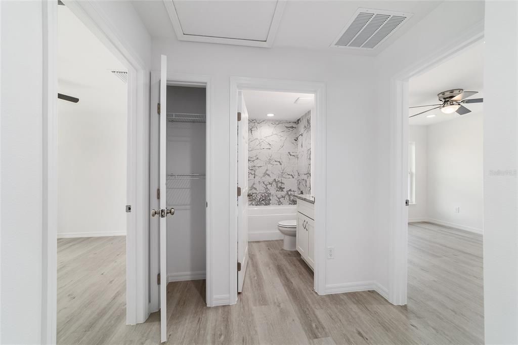 En Venta: $299,900 (4 camas, 2 baños, 1715 Pies cuadrados)