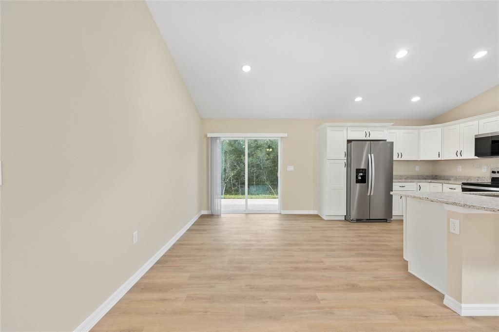 En Venta: $299,900 (4 camas, 2 baños, 1715 Pies cuadrados)