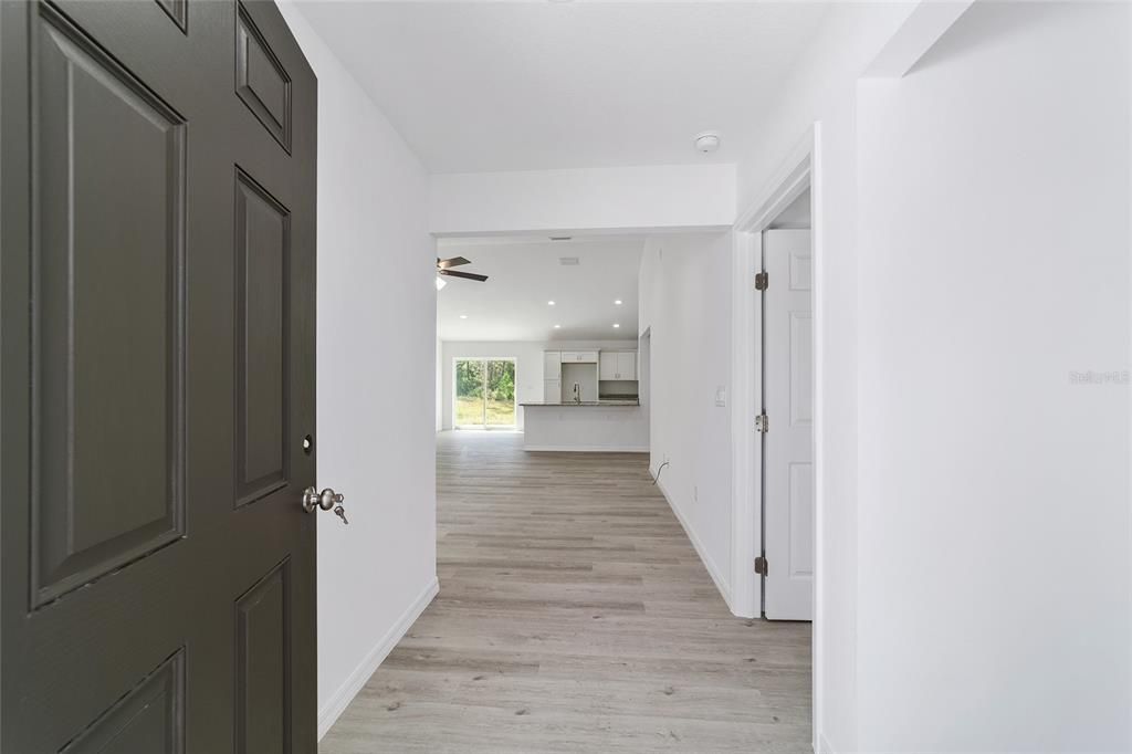 En Venta: $299,900 (4 camas, 2 baños, 1715 Pies cuadrados)