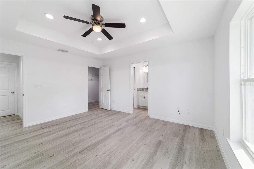 En Venta: $299,900 (4 camas, 2 baños, 1715 Pies cuadrados)