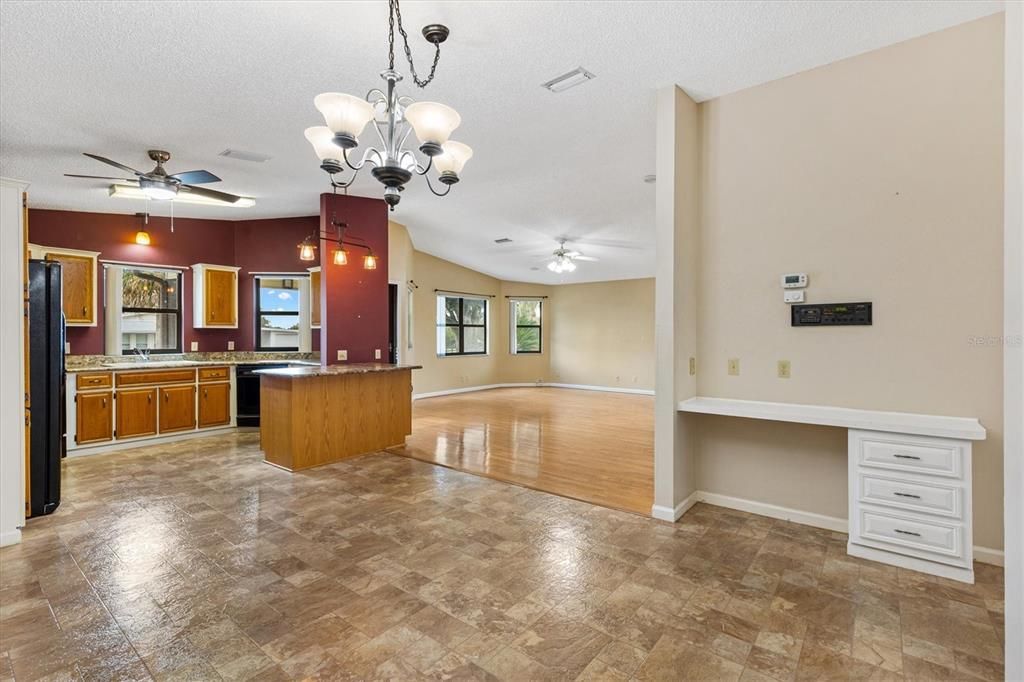 For Sale: $300,000 (2 beds, 2 baths, 1529 Square Feet)