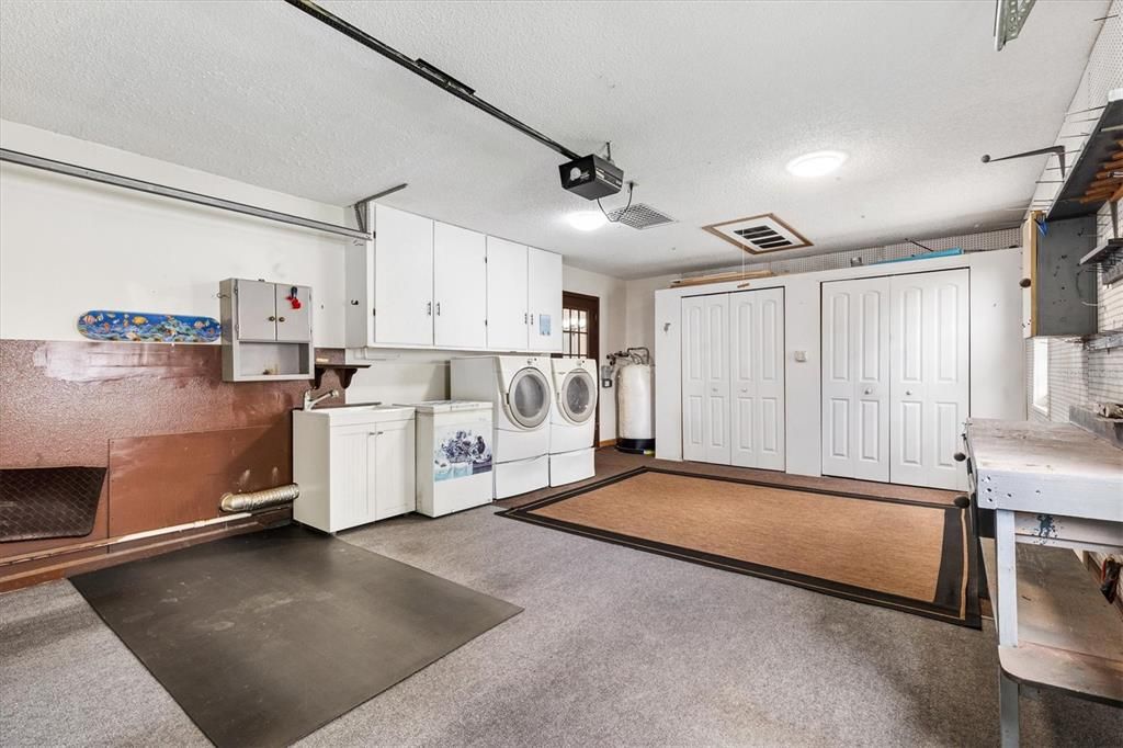 For Sale: $300,000 (2 beds, 2 baths, 1529 Square Feet)