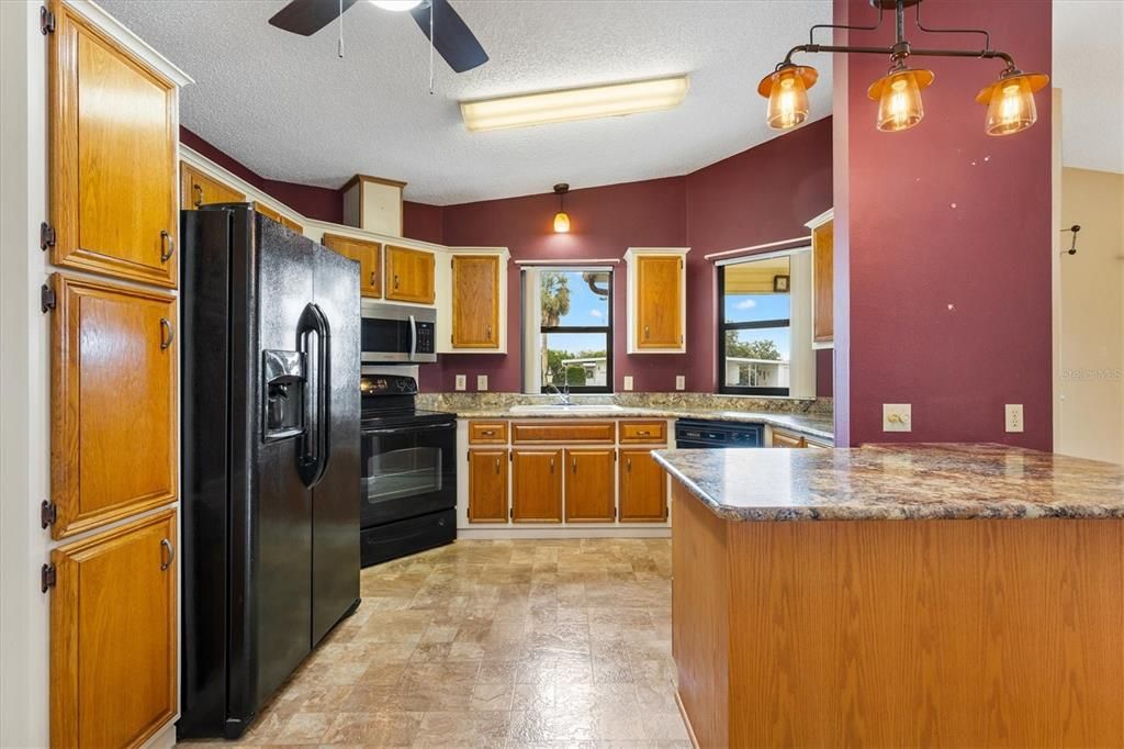 For Sale: $300,000 (2 beds, 2 baths, 1529 Square Feet)