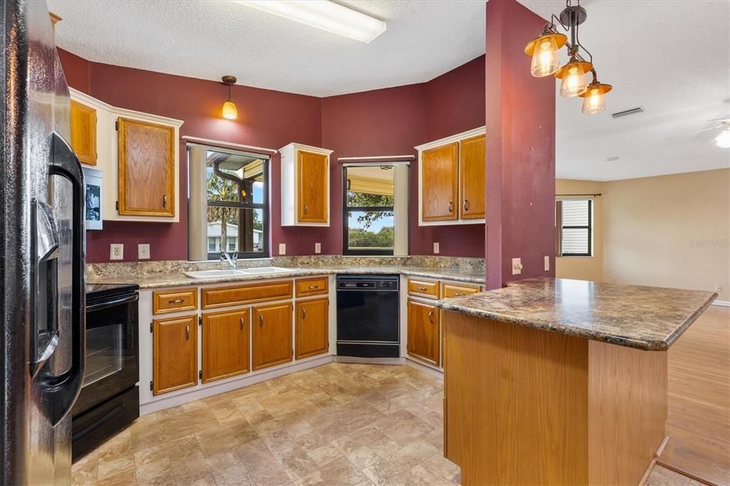 For Sale: $300,000 (2 beds, 2 baths, 1529 Square Feet)