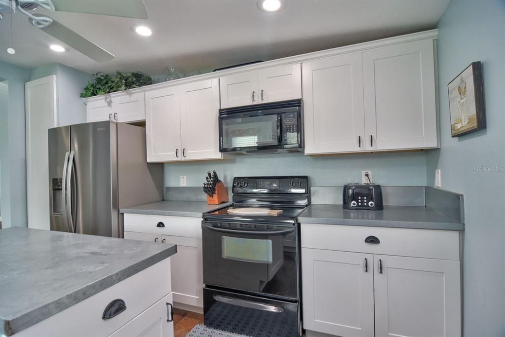 For Sale: $399,000 (3 beds, 2 baths, 1060 Square Feet)
