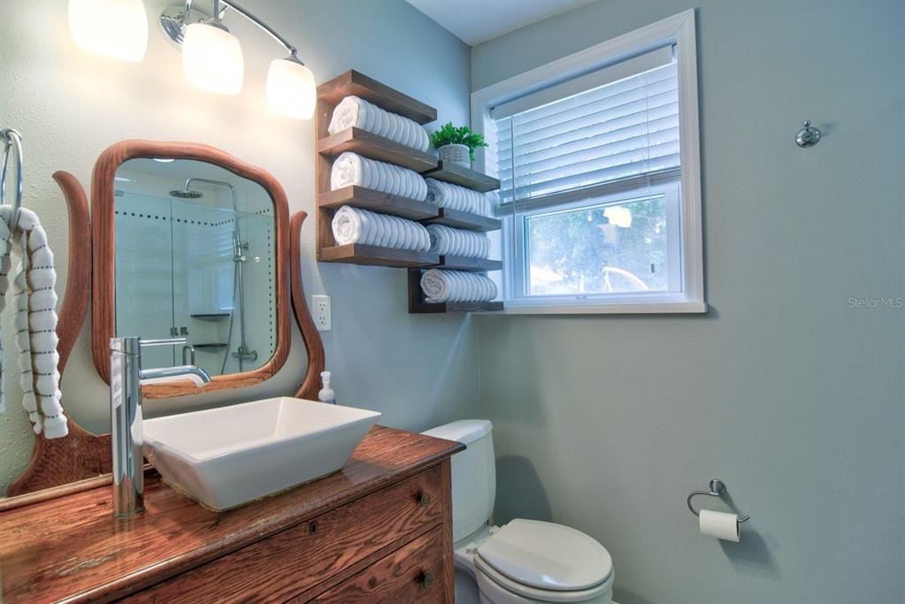 For Sale: $399,000 (3 beds, 2 baths, 1060 Square Feet)
