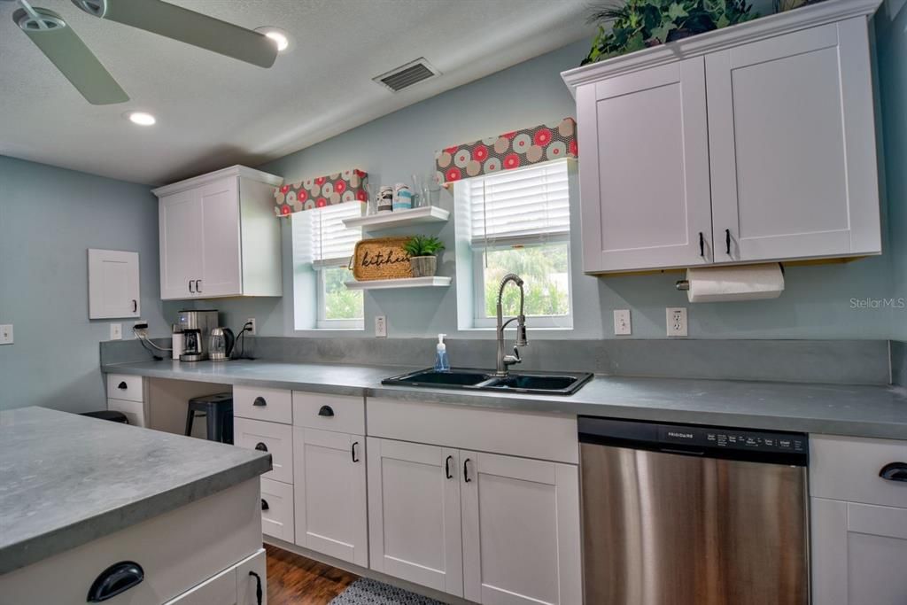 For Sale: $399,000 (3 beds, 2 baths, 1060 Square Feet)