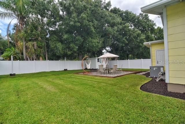 For Sale: $399,000 (3 beds, 2 baths, 1060 Square Feet)