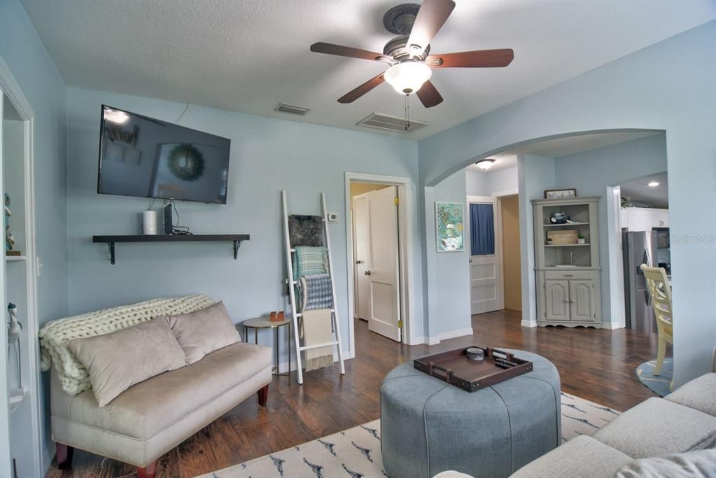 For Sale: $399,000 (3 beds, 2 baths, 1060 Square Feet)