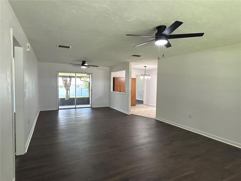 For Sale: $274,900 (3 beds, 2 baths, 1422 Square Feet)