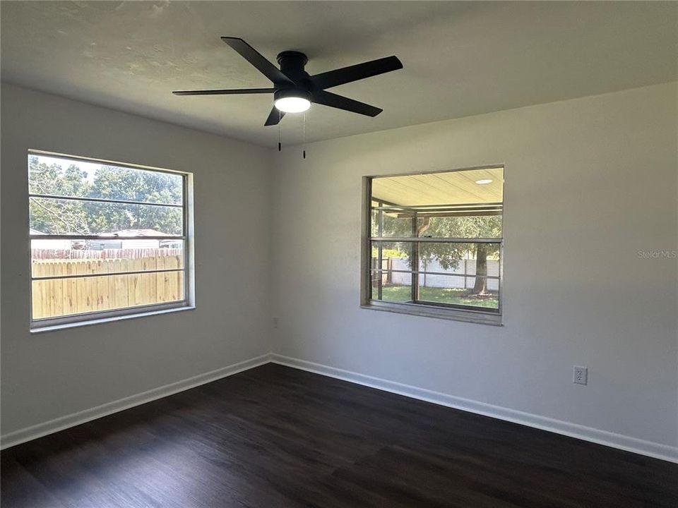 For Sale: $274,900 (3 beds, 2 baths, 1422 Square Feet)