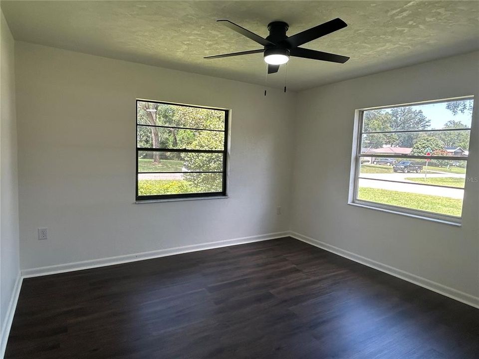 For Sale: $274,900 (3 beds, 2 baths, 1422 Square Feet)