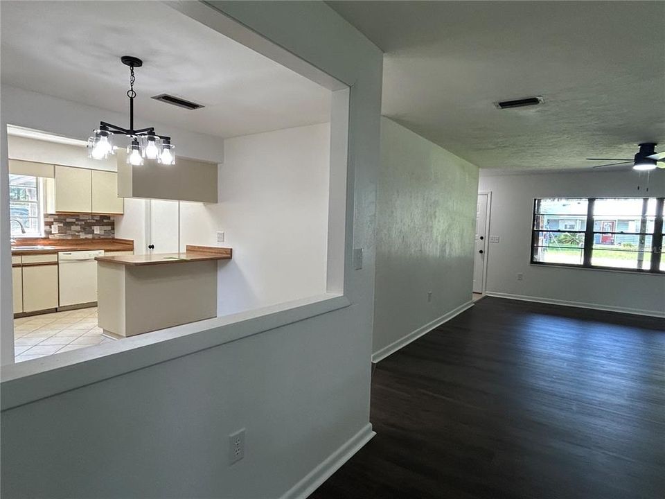 For Sale: $274,900 (3 beds, 2 baths, 1422 Square Feet)