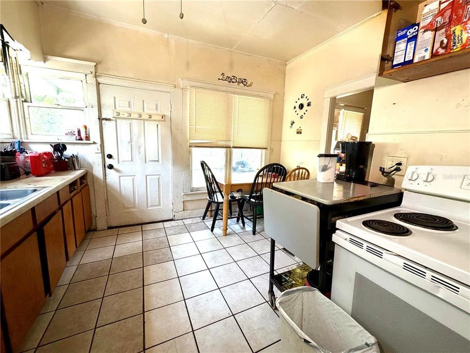 En Venta: $180,000 (3 camas, 2 baños, 1000 Pies cuadrados)