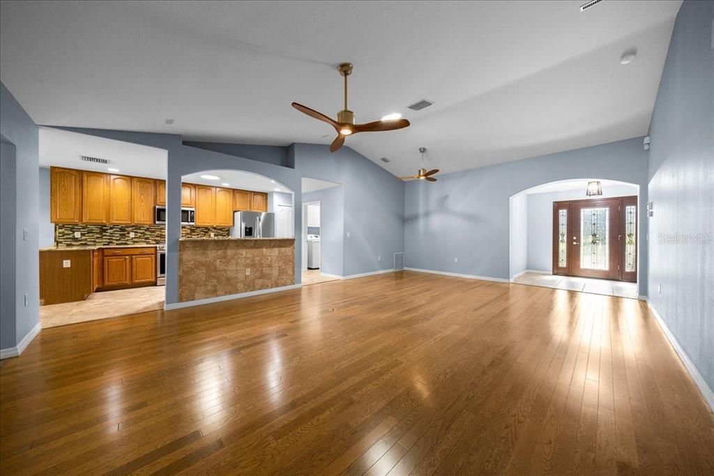 For Sale: $279,999 (3 beds, 2 baths, 1768 Square Feet)