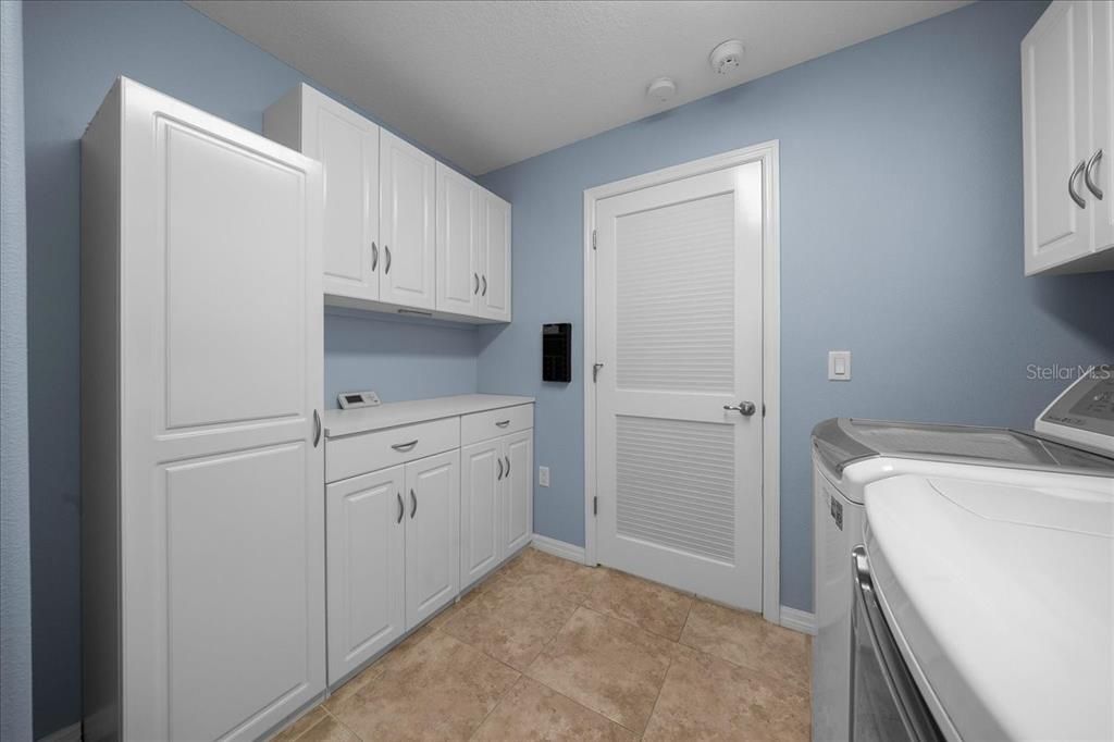 For Sale: $279,999 (3 beds, 2 baths, 1768 Square Feet)
