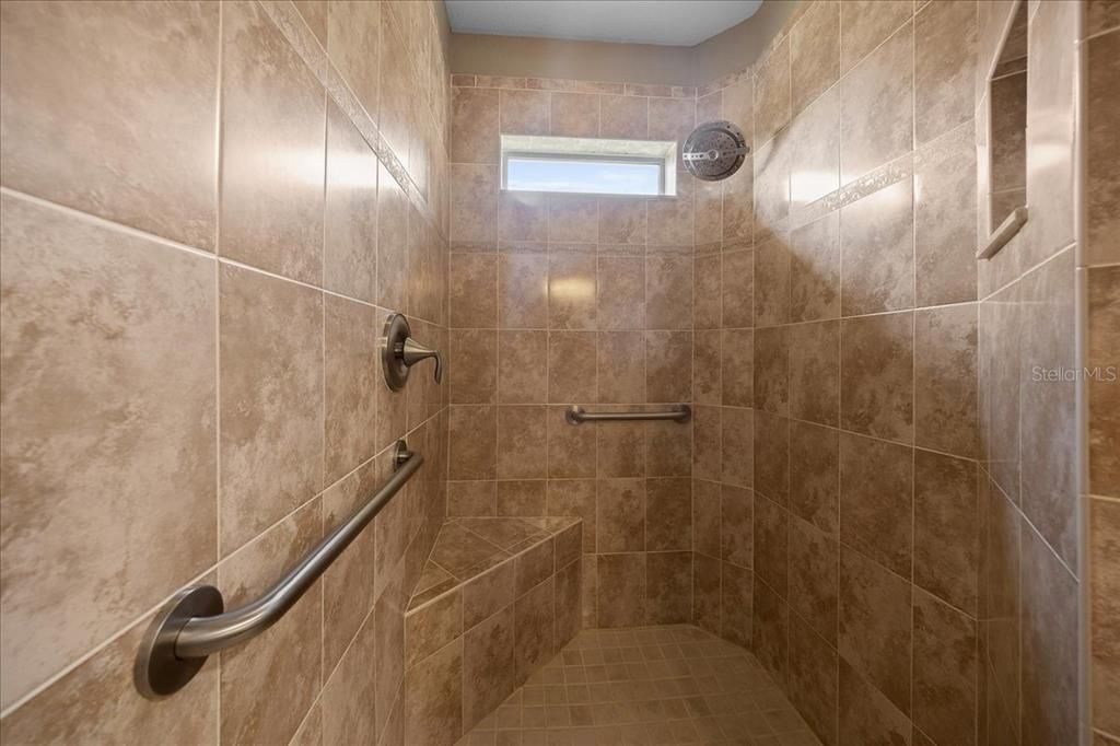 For Sale: $279,999 (3 beds, 2 baths, 1768 Square Feet)