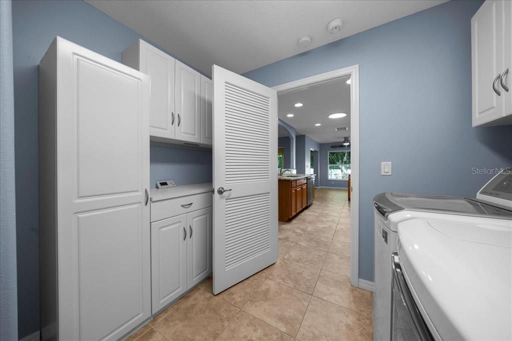 For Sale: $279,999 (3 beds, 2 baths, 1768 Square Feet)
