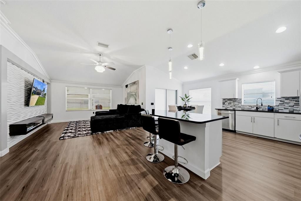 На продажу: $414,900 (3 спален, 2 ванн, 1728 Квадратных фут)