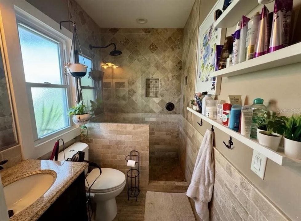 For Rent: $3,495 (4 beds, 2 baths, 1632 Square Feet)