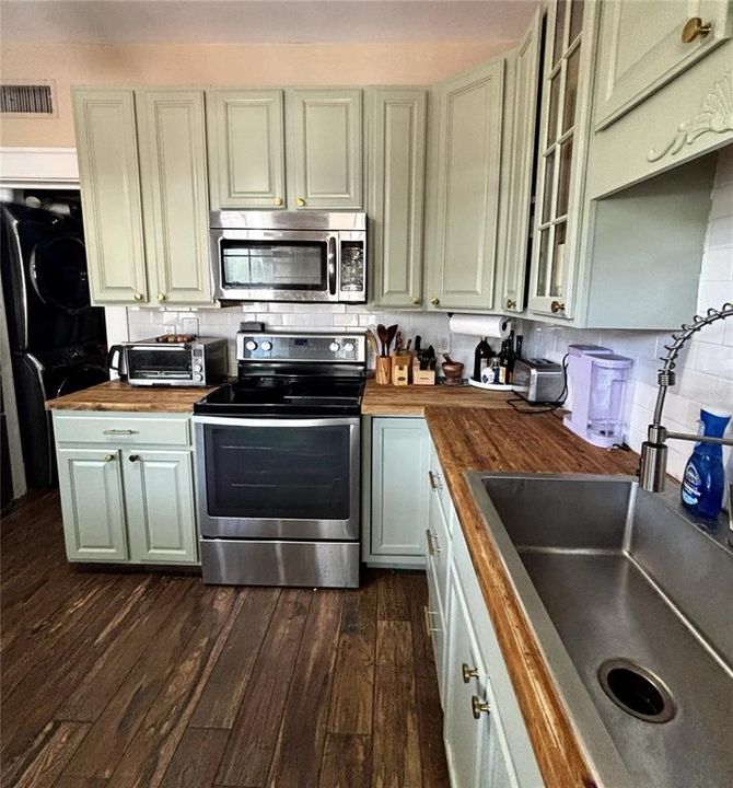 For Rent: $3,495 (4 beds, 2 baths, 1632 Square Feet)