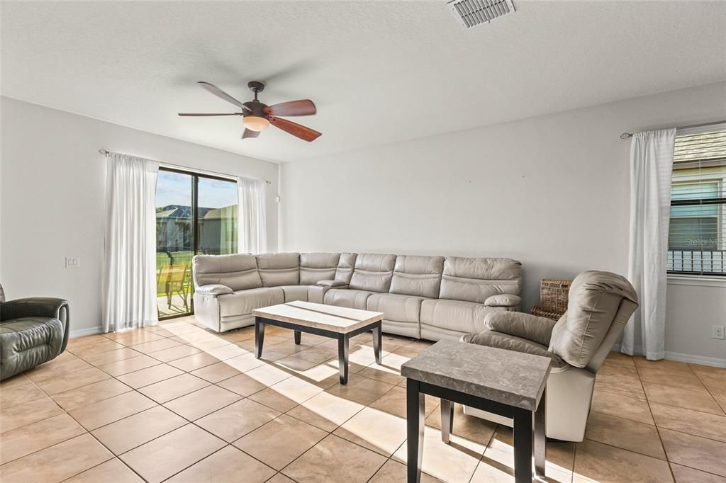 For Sale: $395,000 (3 beds, 2 baths, 1978 Square Feet)