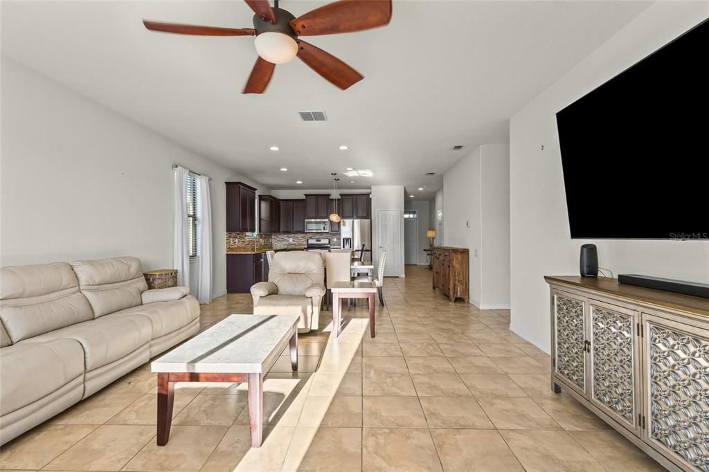 For Sale: $395,000 (3 beds, 2 baths, 1978 Square Feet)