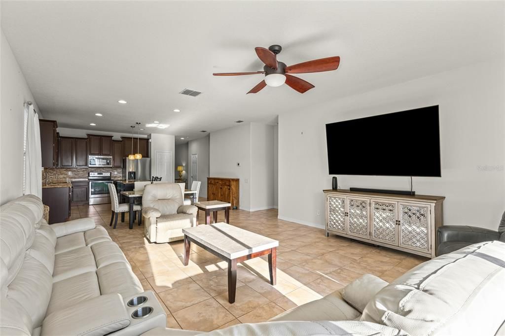 For Sale: $395,000 (3 beds, 2 baths, 1978 Square Feet)