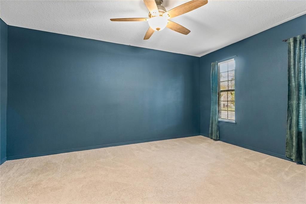 For Sale: $395,000 (3 beds, 2 baths, 1978 Square Feet)