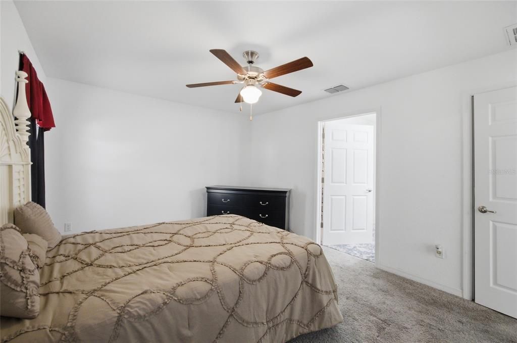 For Rent: $2,000 (4 beds, 2 baths, 1465 Square Feet)
