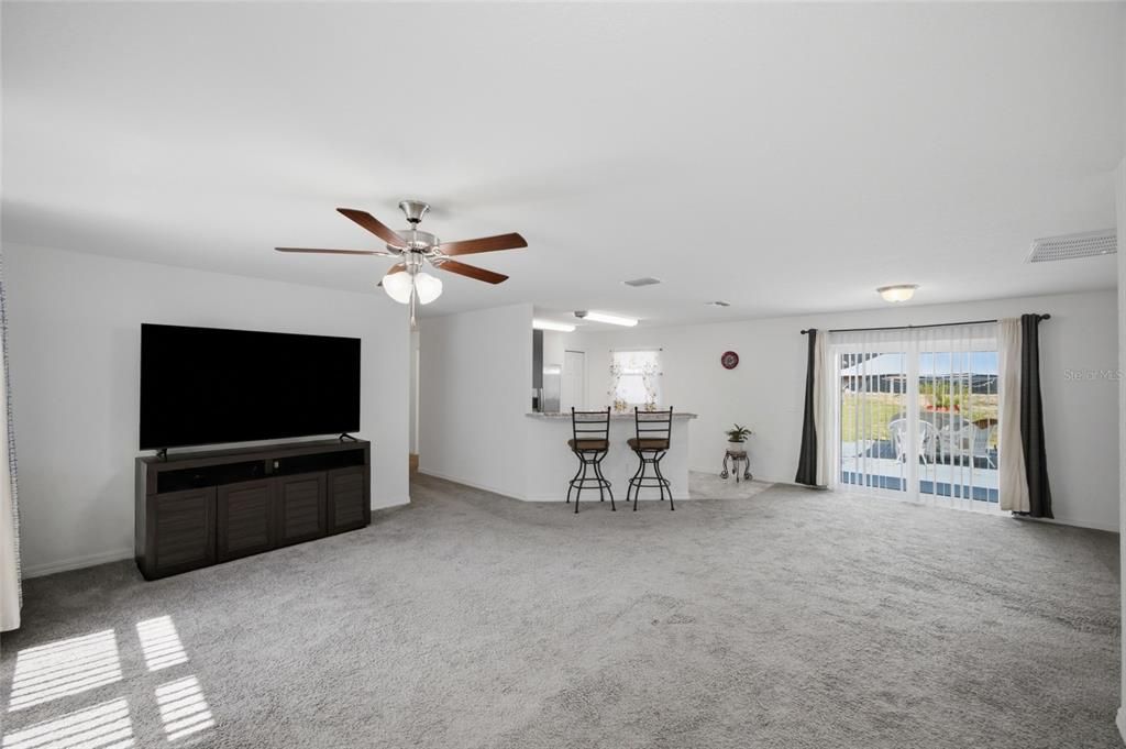 For Rent: $2,000 (4 beds, 2 baths, 1465 Square Feet)