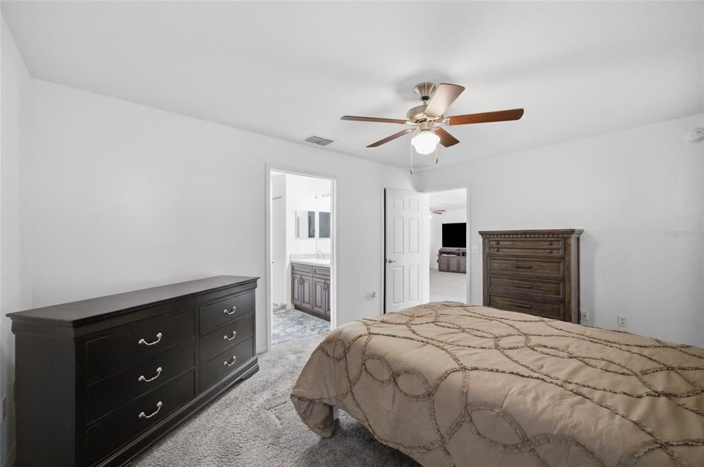 For Rent: $2,000 (4 beds, 2 baths, 1465 Square Feet)
