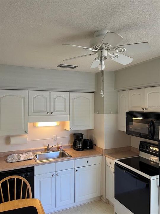 For Sale: $435,000 (2 beds, 1 baths, 754 Square Feet)