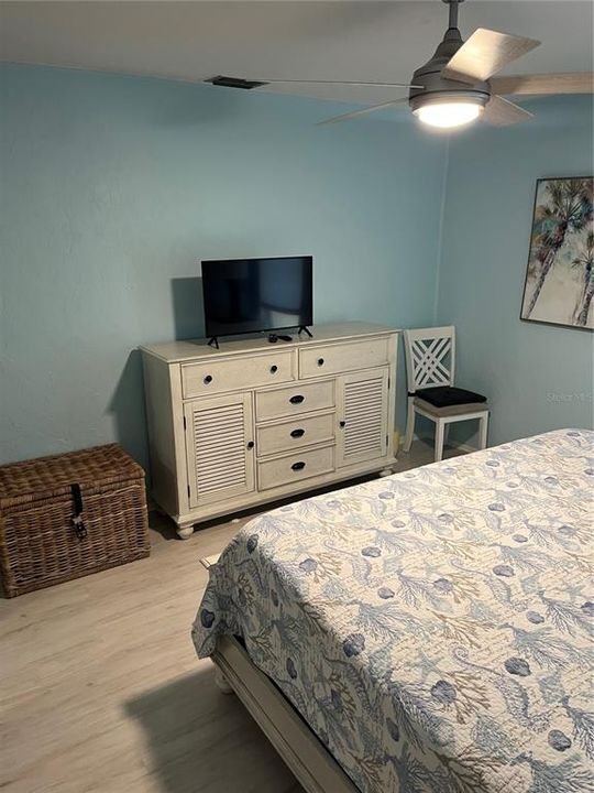 For Sale: $435,000 (2 beds, 1 baths, 754 Square Feet)